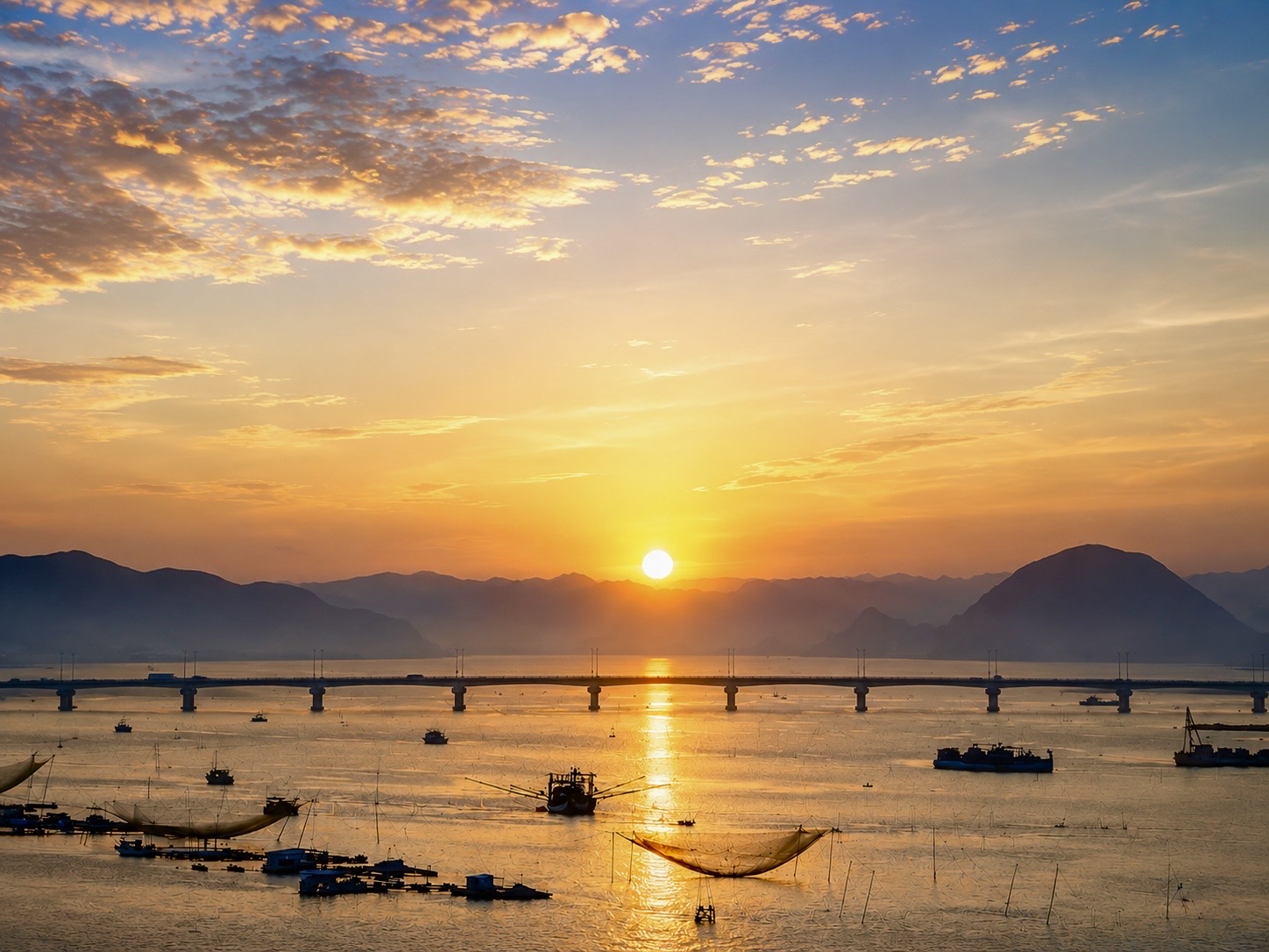 Cua Dai Bridge at sunrise Hoi An tour
