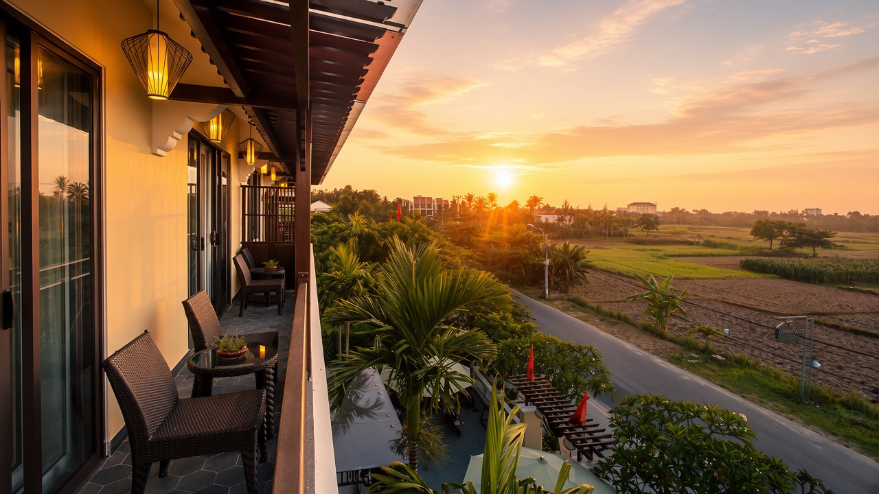 Quiet countryside near Hoi An with rice fields and local homes